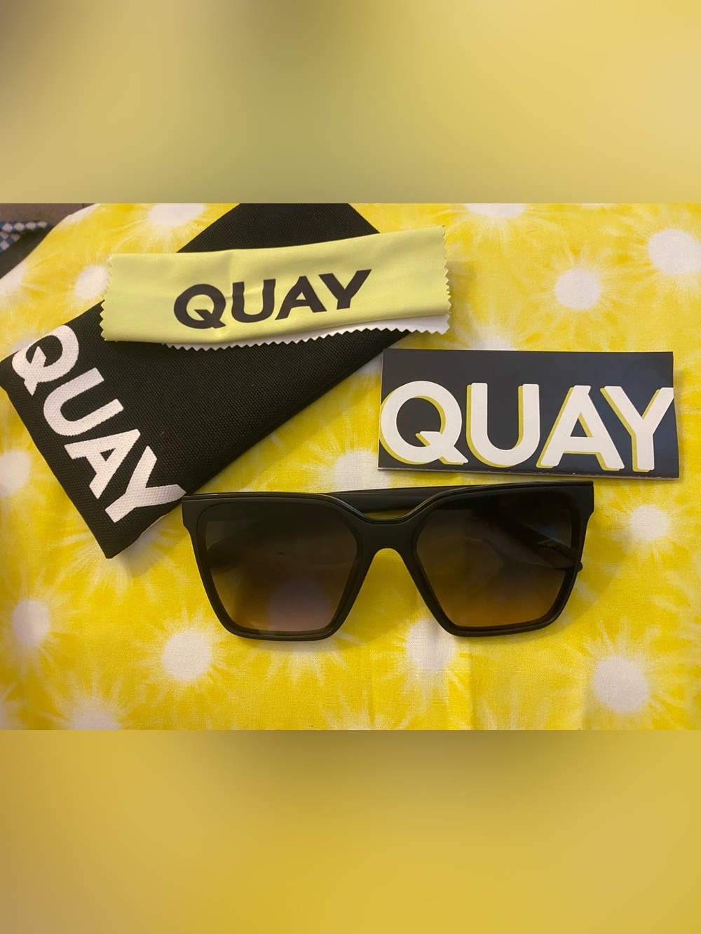 Quay | Level Up | Black Frame / Smoke Polarized Lens - Picture 13 of 16